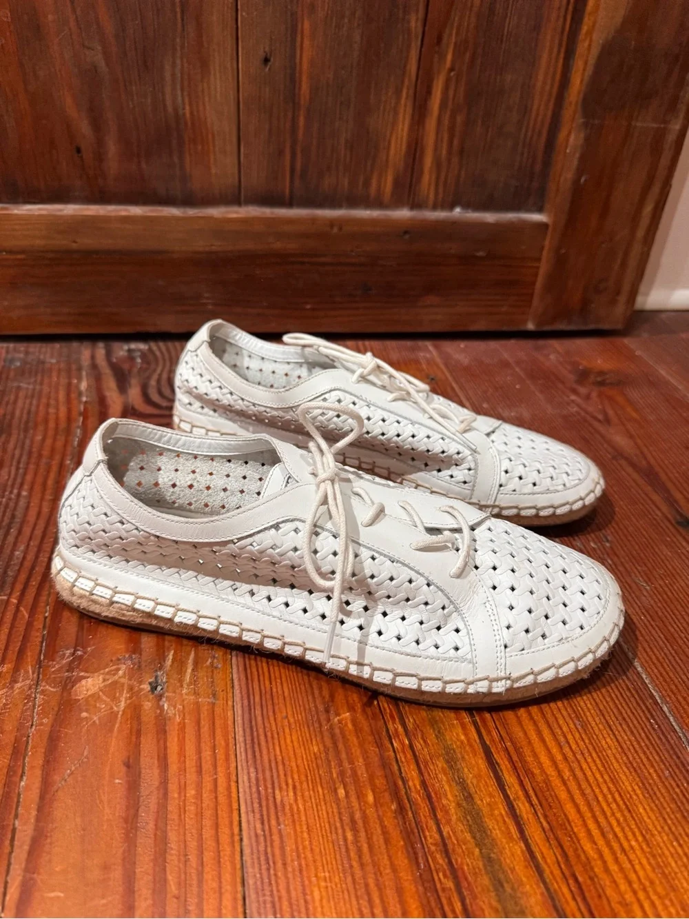 N/A classic white